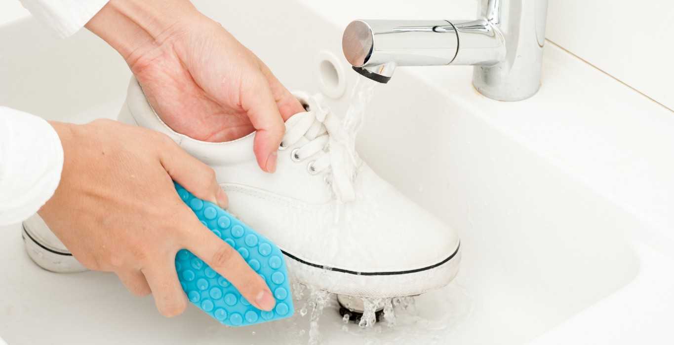 QUAIS AS MELHORES MANEIRAS PARA LIMPAR TÊNIS BRANCO?