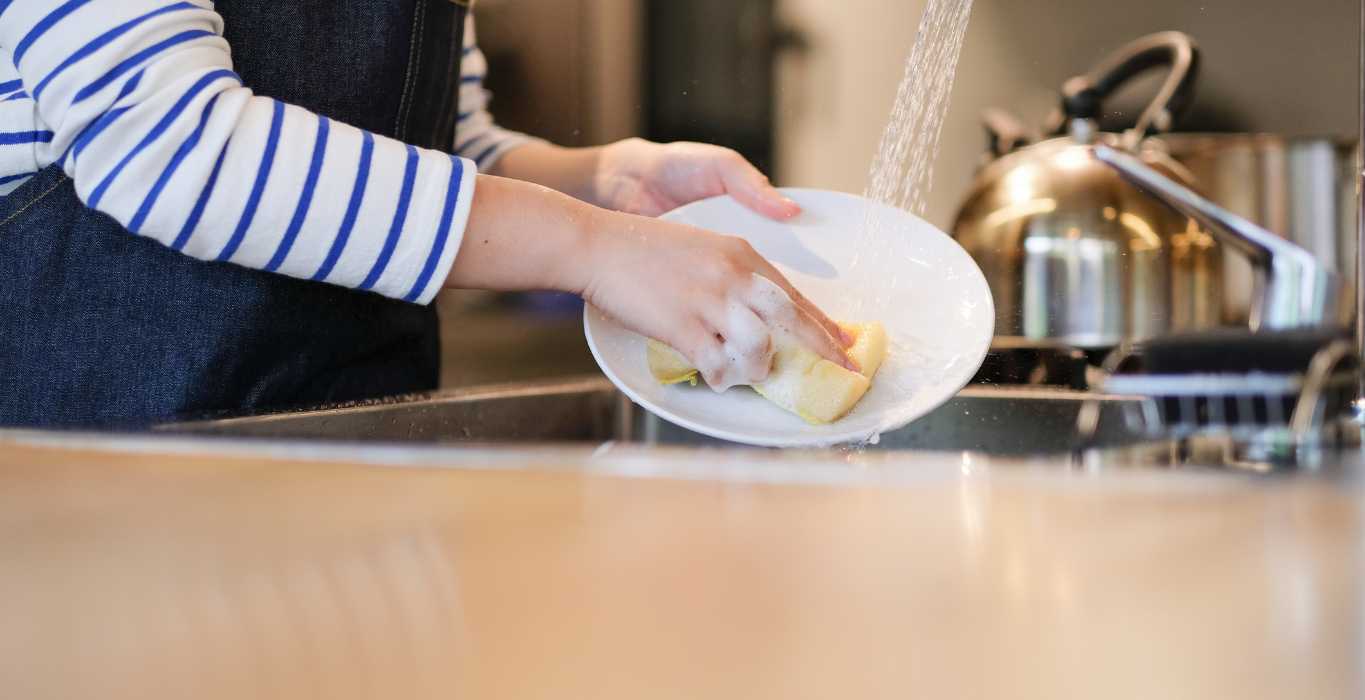 COMO ESCOLHER BONS PRODUTOS PARA LAVAR LOUÇAS?