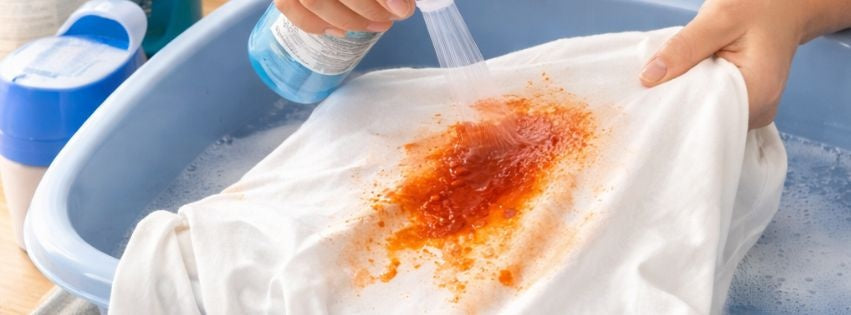 Tira-manchas: como usar do jeito certo e remover manchas sem danificar suas roupas