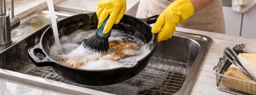 Como limpar panela de ferro e evitar que ela enferruje?