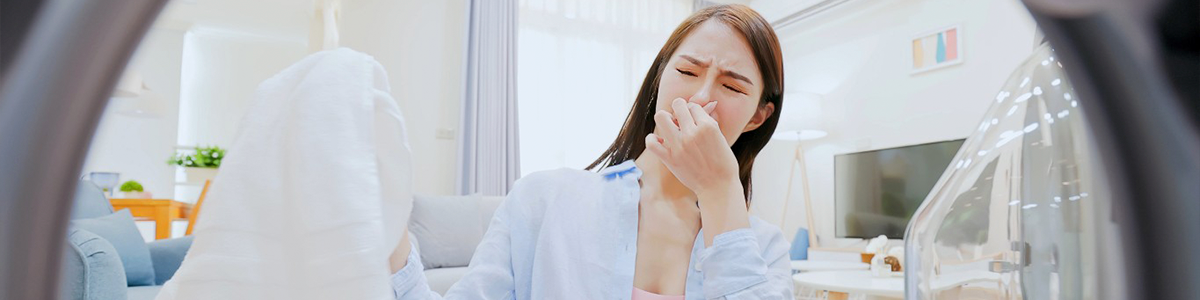 O que pode causar mau odor em roupas e como tirar?